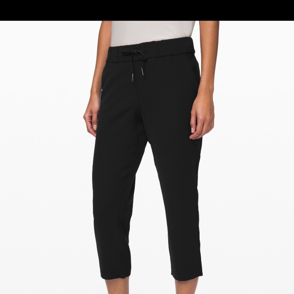 Lululemon On The Fly Woven Crop size 6 NWT